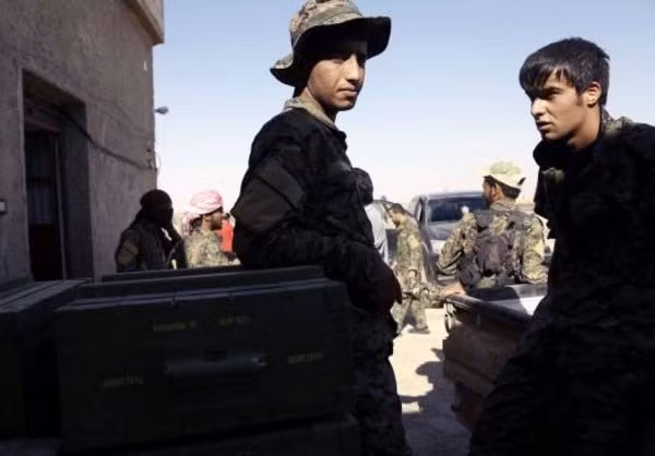 Anh: My “tuon” vu khi cho nguoi Kurd tai Raqqa-Hinh-10