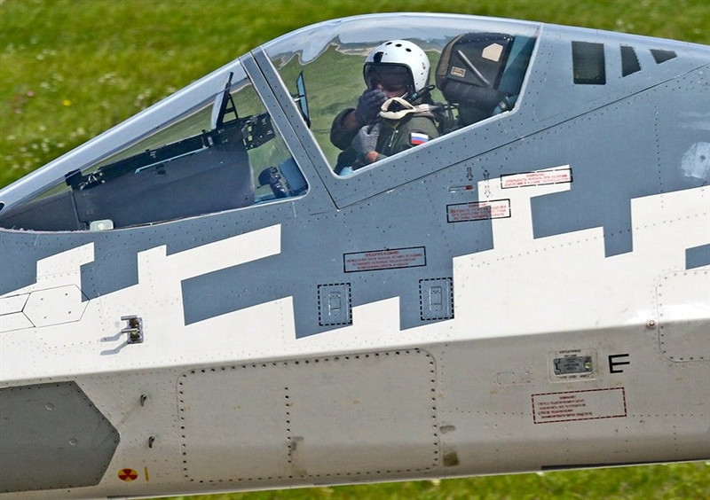 Việc loại bỏ các hệ thống điều khiển thủy lực giúp giảm trọng lượng và tăng khả năng cơ động máy bay, đơn giản hóa quá trình bảo trì và thậm chí là tăng khả năng tàng hình.