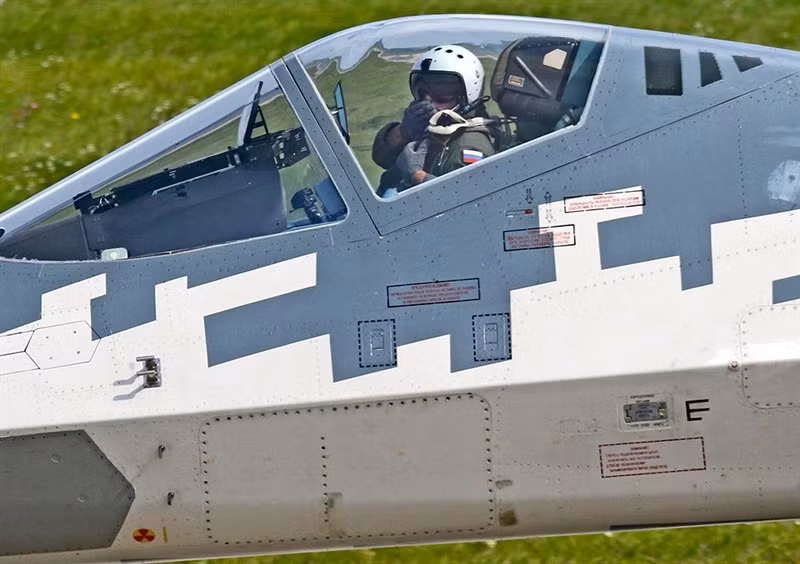 Việc loại bỏ các hệ thống điều khiển thủy lực giúp giảm trọng lượng và tăng khả năng cơ động máy bay, đơn giản hóa quá trình bảo trì và thậm chí là tăng khả năng tàng hình.