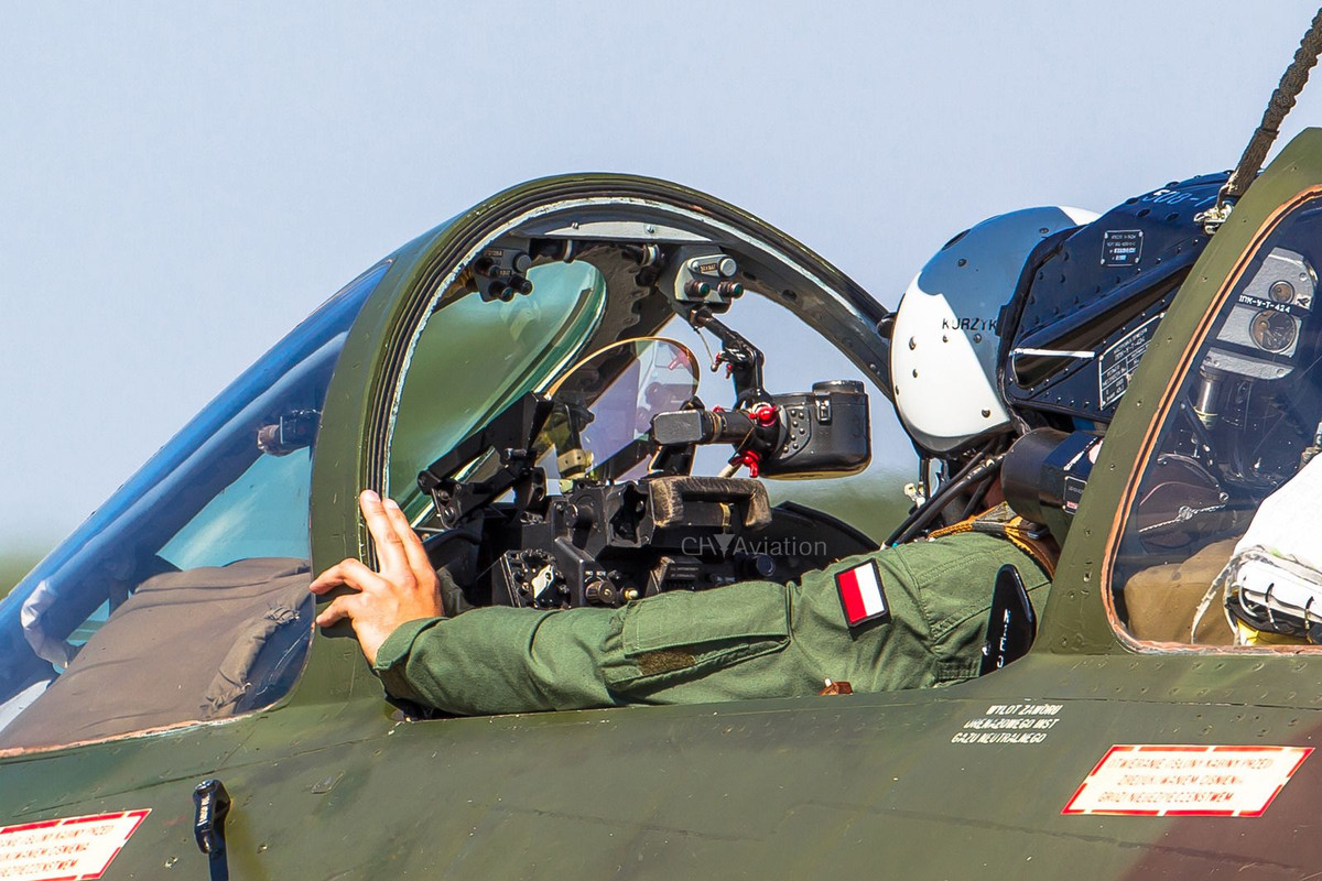 Và để dòng cường kích này trở thành chiến đấu cơ đa năng thực sự, nhà sản xuất Nga còn trang bị cho máy bay các hệ thống điện tử hàng không và phần mềm điều khiển hiện đại, cho phép tương thích với cả vũ khí hệ Nga lẫn NATO.