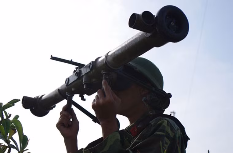 Máy đo xa – khí tài trinh sát thường thấy ở các đơn vị pháo phòng không 37mm, 57mm. Loại khí tài này thực sự hữu hiệu khi trinh sát ban ngày, tầm nhìn rõ.