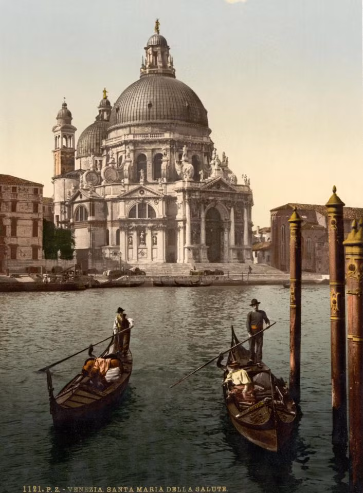 Mái vòm Santa Maria della Salute, biểu tượng của thành phố Venice. Ảnh The Sun