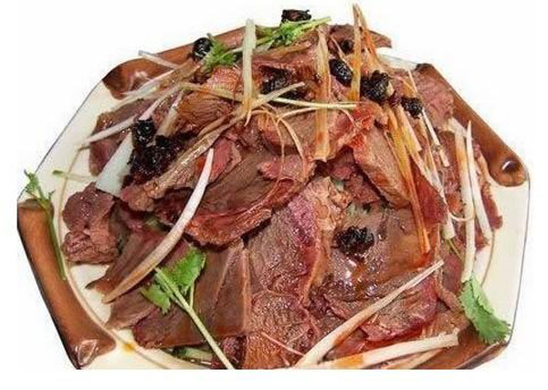 Lừa “tùng xẻo” đặc biệt tươi ngon song bị cấm tại Trung Quốc. Nhiều ý kiến chỉ trích món ăn ra đời không vì mục đích ăn uống. Nó là sự “lên ngôi” của sự ích kỷ, tàn nhẫn. (Ảnh minh họa)