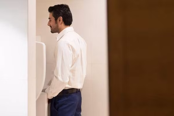 3. Bệnh thận. Mắc các bệnh về thận như bệnh cầu thận, viêm ống dẫn trứng mãn tính, chức năng cô đặc nước tiểu của thận sẽ có vấn đề. Từ đó, người bệnh sẽ đối diện với tình trạng tiểu đêm thường xuyên. Nếu không điều trị, người bệnh còn có nguy cơ đối diện bệnh tiểu đường, huyết áp cao và các bệnh chuyển hóa khác. (Ảnh: Sohu)