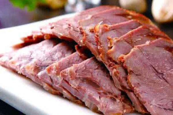 Có thể nói, cả y học cổ truyền và hiện đại đều công nhận lợi ích sức khỏe của thịt lừa. Vậy nhưng, món lừa “tùng xẻo” nổi tiếng thơm ngon lại bị cấm ở Trung Quốc bởi cách chế biến tàn nhẫn.
