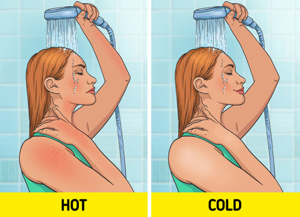 Tắm nước nóng giúp thư giãn song không thực sự tốt cho sức khỏe. Nguyên nhân bởi nước nóng có thể tiêu diệt cả vi khuẩn tốt và xấu. Nghiên cứu cũng chỉ ra tắm vòi sen nước nóng lâu có thể dẫn đến các vấn đề về da như chàm. (Ảnh: Brightside)