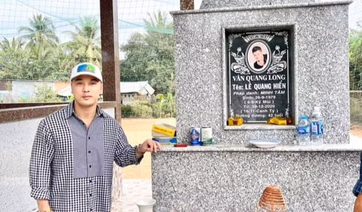 Ung Hoang Phuc vieng mo Van Quang Long o Dong Thap