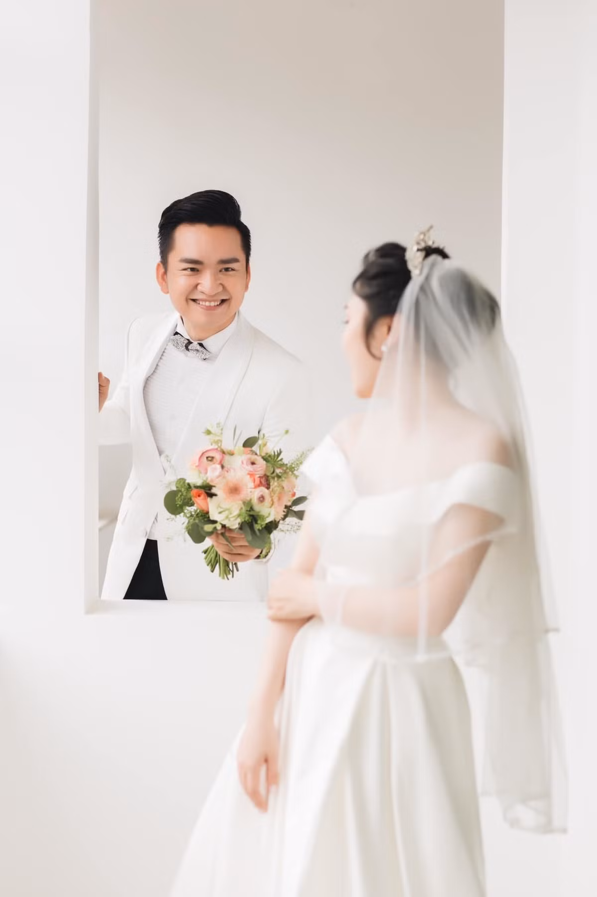 Hạnh Phúc được khán giả truyền hình cả nước biết tới và yêu mến khi gắn bó với chương trình Chuyển động 24h, Cặp lá yêu thương. Trước đó, anh từng đăng quang cuộc thi Én Vàng 2011.