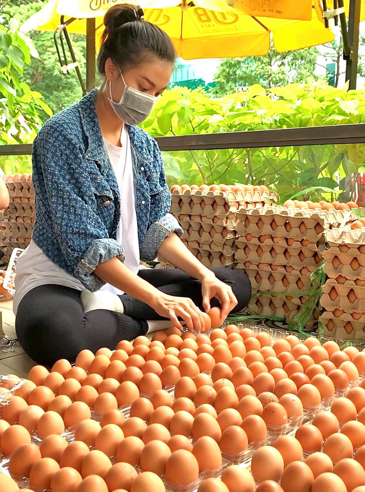 Thời gian gần đây, Á hậu Kim Duyên năng nổ tham gia các hoạt động thiện nguyện đặc biệt là trong mùa dịch.