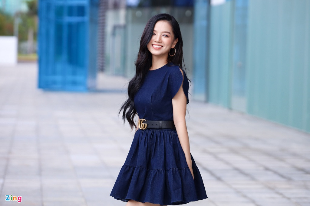 Chia sẻ với Zing, nữ diễn viên sinh năm 1995 cho biết khi nhận được lịch công chiếu phim lần đầu tiên, cô rất hồi hộp, lo lắng. Tuy nhiên, vì dịch bệnh COVID-19, phim Lật mặt: 48h phải hoãn chiếu hai lần. Cũng vì thế, Hạ Anh bớt căng thẳng đi khá nhiều.