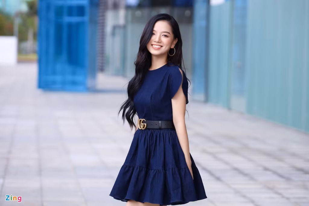 Chia sẻ với Zing, nữ diễn viên sinh năm 1995 cho biết khi nhận được lịch công chiếu phim lần đầu tiên, cô rất hồi hộp, lo lắng. Tuy nhiên, vì dịch bệnh COVID-19, phim Lật mặt: 48h phải hoãn chiếu hai lần. Cũng vì thế, Hạ Anh bớt căng thẳng đi khá nhiều.