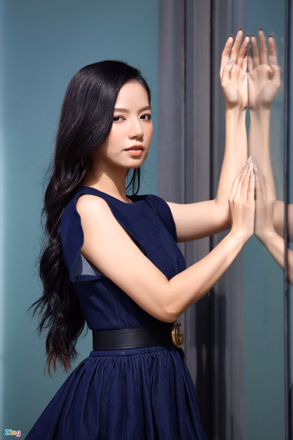 "Chín người mười ý. Dù là khen hay chê, tôi luôn lắng nghe. Tôi sẽ chọn lọc những góp ý chân thành để thay đổi và cải thiện bản thân. Đọc những lời khen, tôi lấy đó làm động lực để phấn đấu và cố gắng thật nhiều", Hạ Anh bày tỏ.