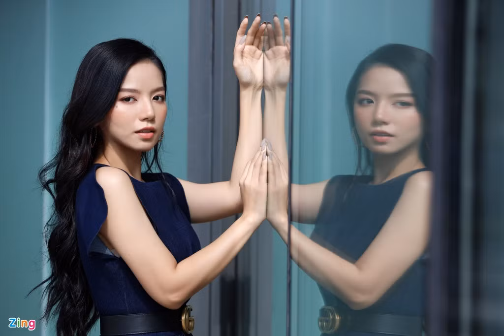 Lật mặt: 48h của Lý Hải là sản phẩm thứ 5 trong series Lật mặt. Trước đó, bộ phim đã đạt được những thành công nhất định. Vì vậy, nhiều khán giả nhận định Hạ Anh là cô gái may mắn khi được góp mặt trong dự án lần này. Chia sẻ về điều này, nữ diễn viên nói: "Hạ Anh cảm thấy tự hào nhiều hơn là may mắn bởi có không ít diễn viên casting cho vai Thảo. Dù là thứ chính, nhưng việc được đạo diễn Lý Hải và ê-kíp chọn mặt gửi vàng giống như thành tựu của tôi. Nhưng tất nhiên, không thể nói tôi không có may mắn".