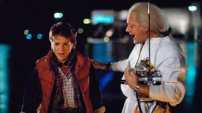 Thông thường, khán giả nói chung thường bị thu hút bởi những bộ phim có nội dung hơi khác so với thực tế, từ việc du hành không gian, đặc biệt là xuyên không, du hành thời gian. Như phóng viên khoa học Quentin Cooper đã giải thích, xuyên không là điều hiếm khi xảy ra, đặc biệt là trong vũ trụ loài người. Theo BBC, việc quay về quá khứ là không thể vì có thể làm biến đổi các sự kiện, ảnh hưởng đến lịch sử, địa lý và cả trật tự thế giới.