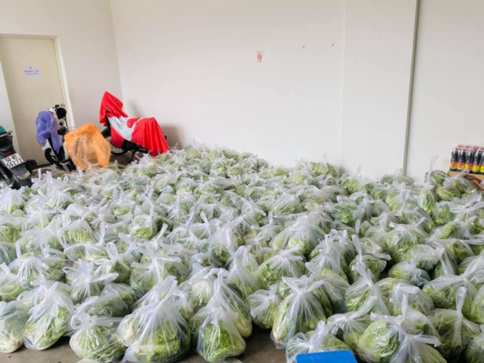 Cong Vinh - Thuy Tien ban rau 1 ty 1 bo, mua dich giam gia 