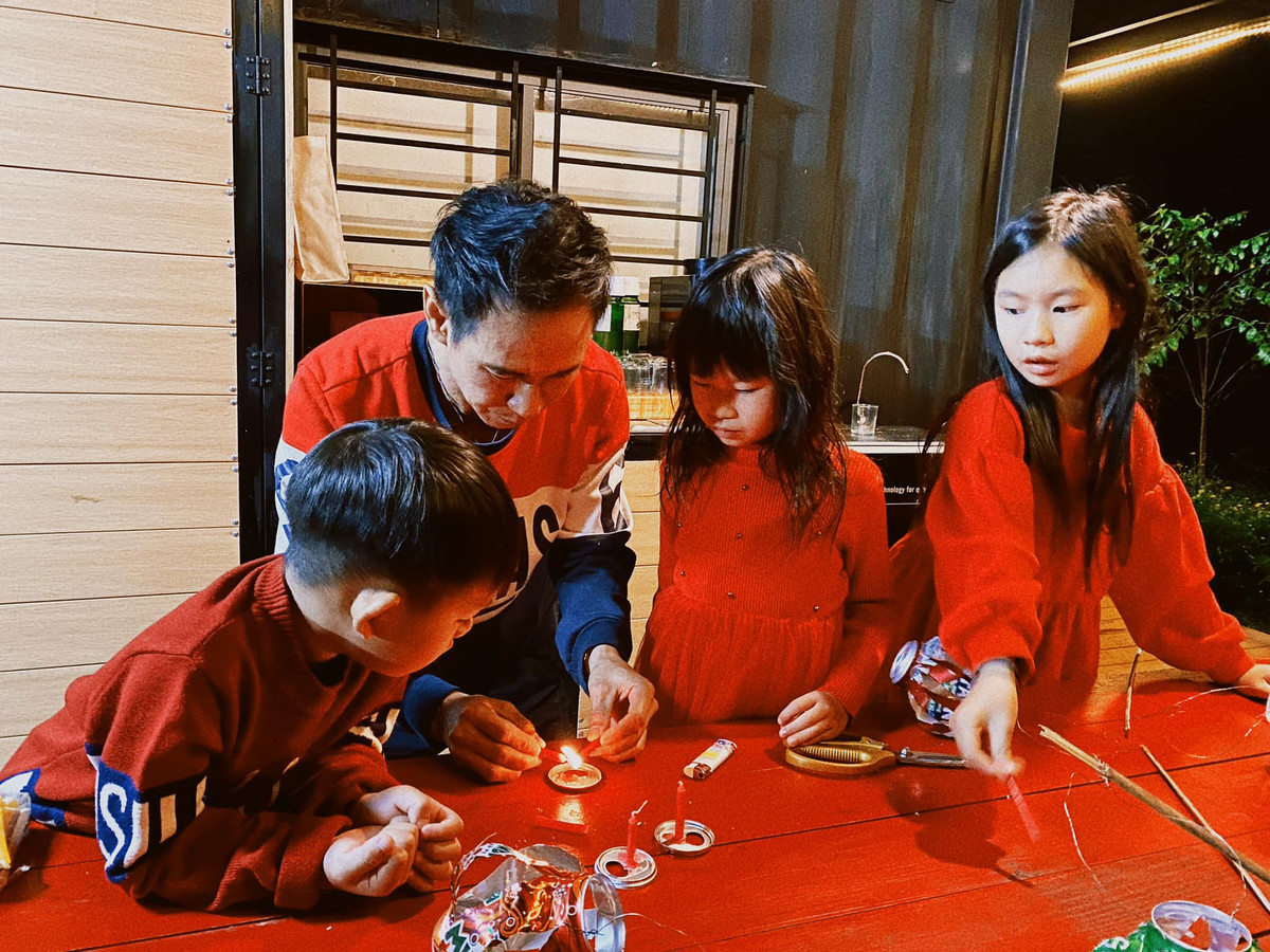 Lên nông trại tránh dịch COVID-19, Lý Hải - Minh Hà dành trọn thời gian cho các con.