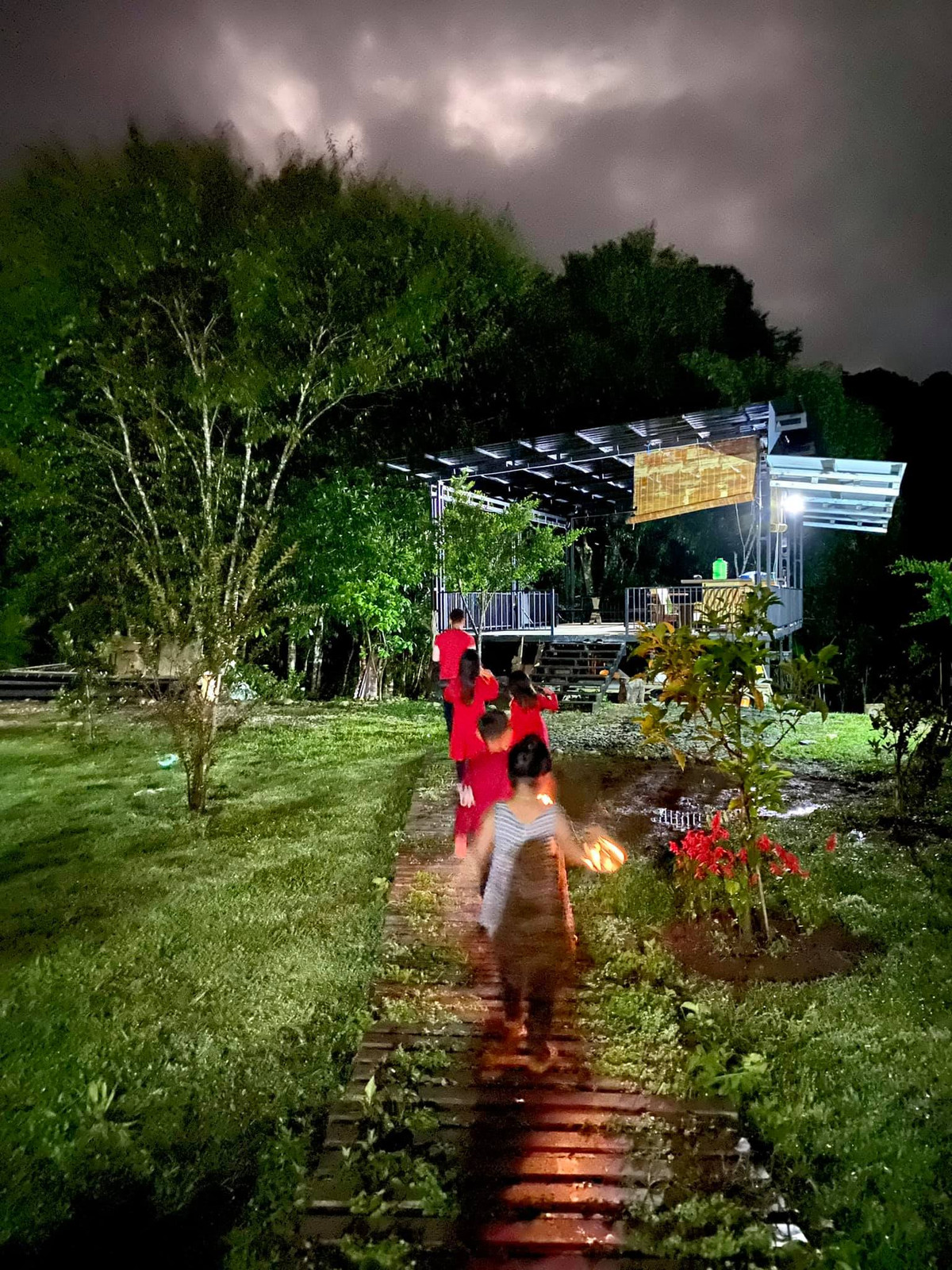 Cuộc sống bình yên của gia đình Lý Hải - Minh Hà khiến nhiều người trầm trồ, phát ghen.