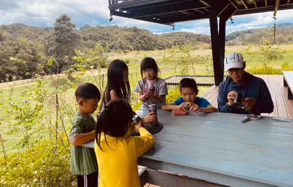 Lý Hải - Minh Hà được biết đến là cặp đôi đông con nhất nhì showbiz Việt. Sau 11 năm kết hôn, cặp đôi có 4 nhóc tỳ: Rio (10 tuổi), Cherry (8 tuổi), Sunny (6 tuổi) và Mio (5 tuổi).