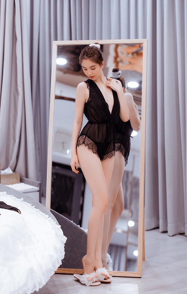 Cũng chính vì xuất thân nghèo khó, Ngọc Trinh đặt ra mục tiêu kiếm thật nhiều tiền để thoát khổ, quyết tâm có được cuộc sống dễ chịu và thoải mái cho những người thân trong gia đình.