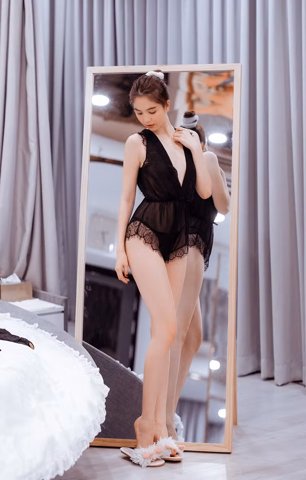 Cũng chính vì xuất thân nghèo khó, Ngọc Trinh đặt ra mục tiêu kiếm thật nhiều tiền để thoát khổ, quyết tâm có được cuộc sống dễ chịu và thoải mái cho những người thân trong gia đình.