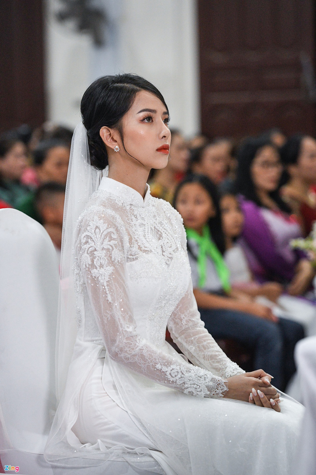 Cô dâu Khánh Vy là người mẫu ảnh, từng đóng sitcom và MV.