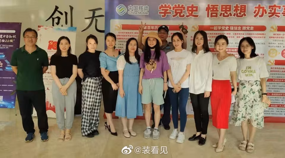 Trieu Vy xuat hien sau on ao bi phong sat