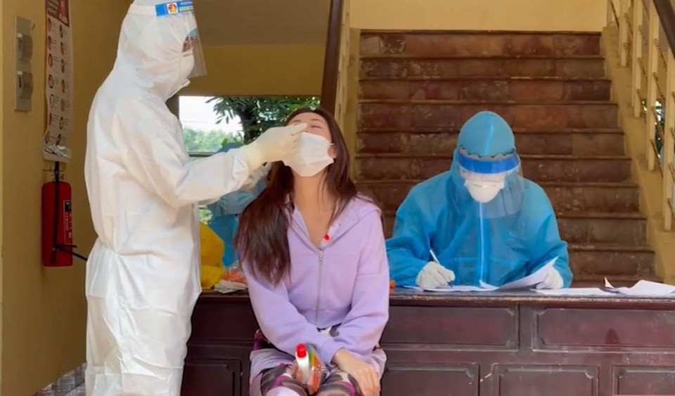 Hoa hau Khanh Van da ve Viet Nam, cach ly 21 ngay-Hinh-2