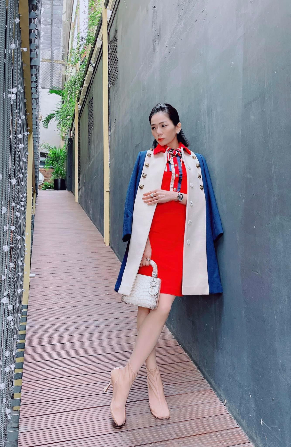 Lệ Quyên ăn mặc sang chảnh, ngày càng xinh đẹp.