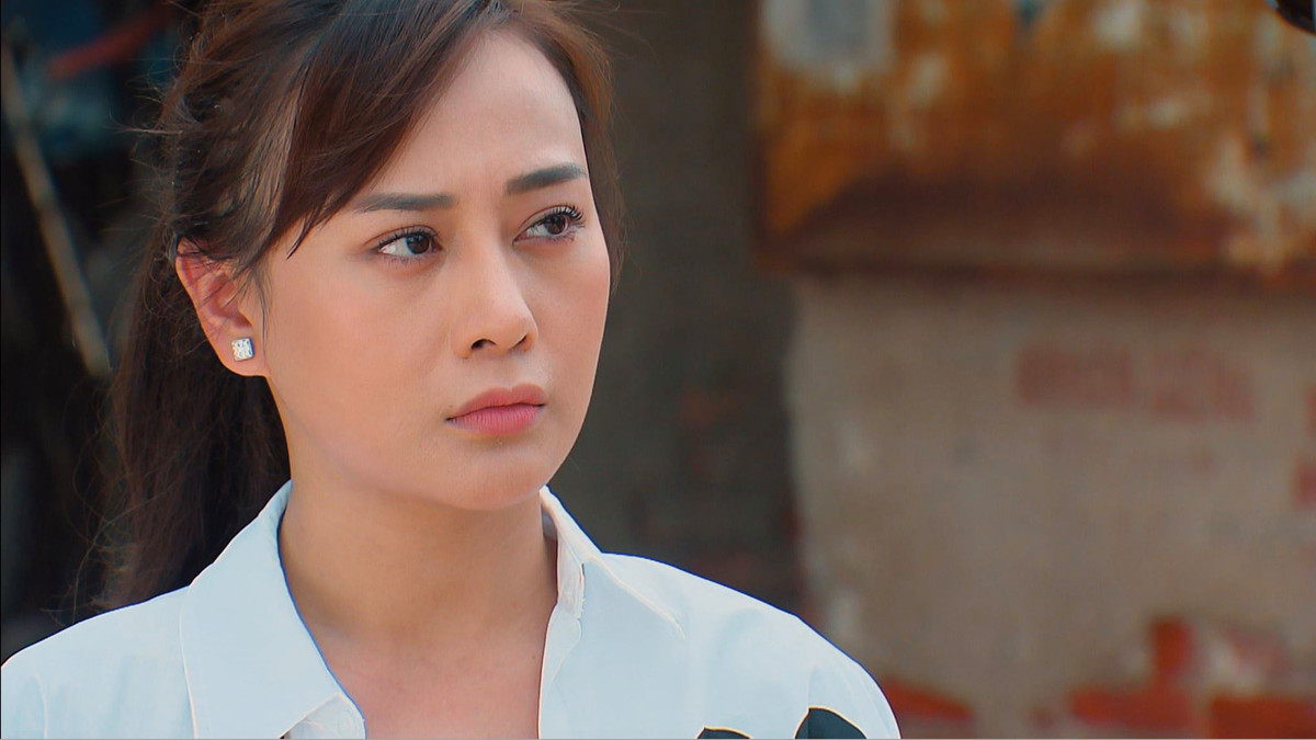 Phương Oanh phối hàng hiệu nhìn tuột mood khó thương! Phuong Oanh phoi hang hieu nhin tuot mood kho thuong!