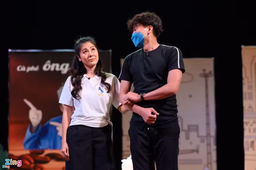 NSND Hong Van dong cua hai san khau vi COVID-19