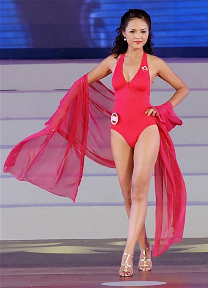 NSƯT Trung Anh cũng nhắn nhủ Thu Quỳnh rằng cô đang ở độ chín của nghề, có đam mê nên chắc chắn sẽ còn tiến xa với ước mơ của mình. "Đào lệch hay đào thương sẽ chẳng làm khó được con. Chúc con mãi được song hành với đam mê của mình" - ông nói thêm.