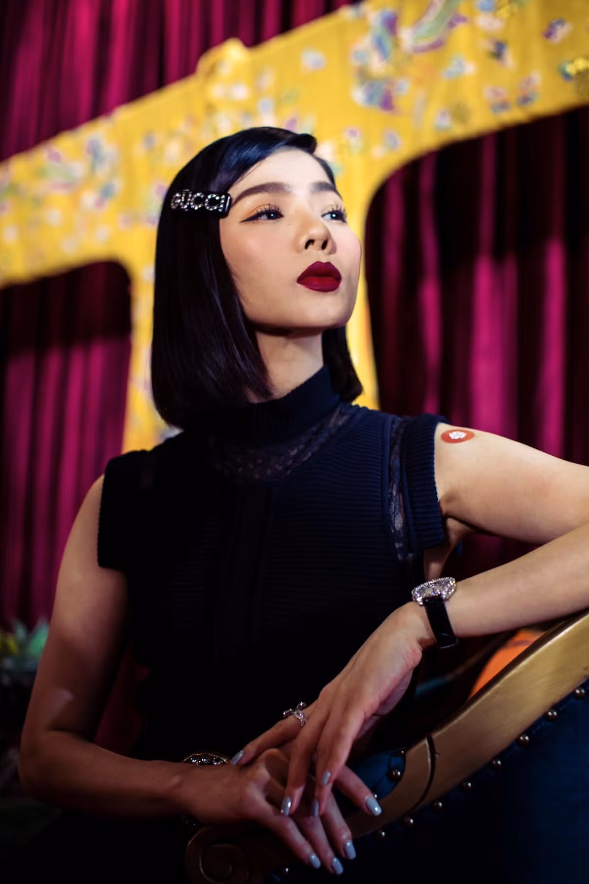  Lệ Quyên khoe ảnh thần thái sang chảnh dát hàng hiệu khắp người.