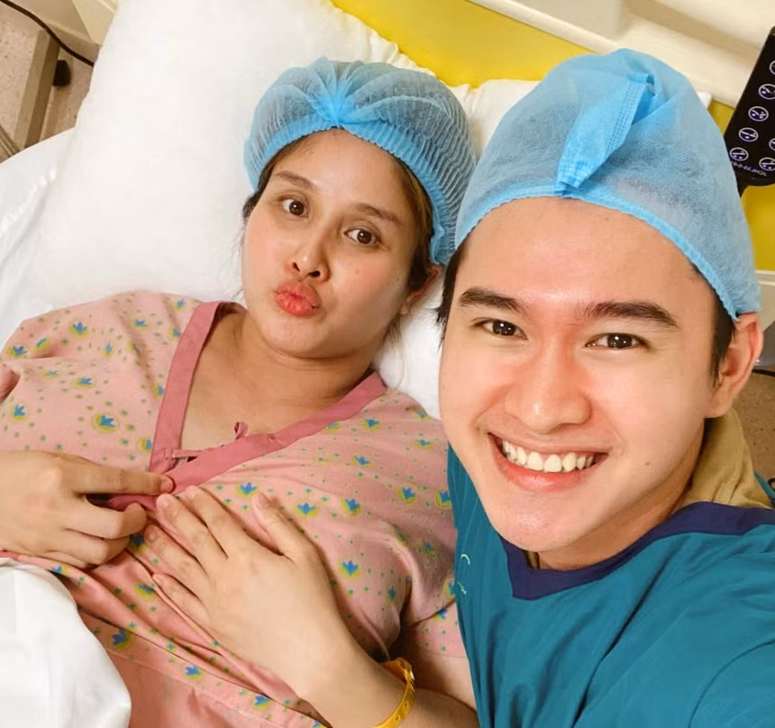 Dien vien Thao Trang sinh con trai cho chong tre kem 8 tuoi