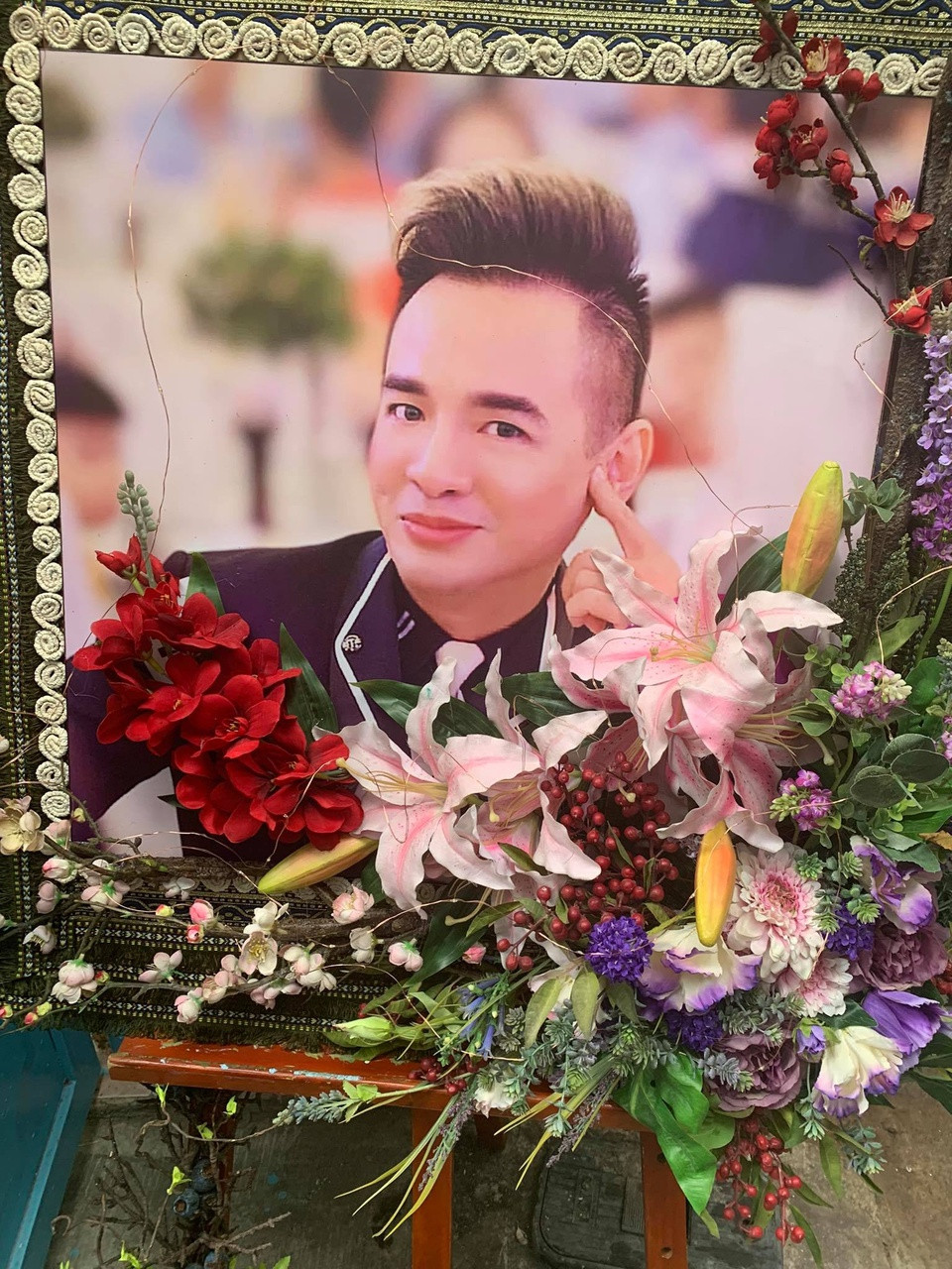 Le tang don gian cua ca si Viet Quang