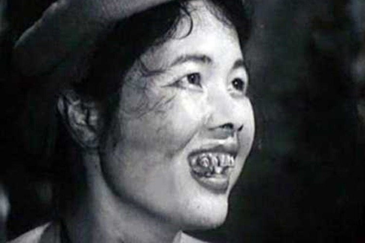 Nghệ sĩ Đức Lưu được nhiều thế hệ khán giả biết đến nhờ đóng phim “Làng Vũ Đại ngày ấy”. Trong phim, bà đảm nhận vai Thị Nở. Ảnh: VTC