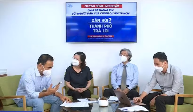 Quyền Linh gặp sự cố bất ngờ khi đang livestream. Ảnh: Chụp màn hình.