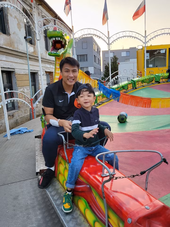 Trước đó, chàng cầu thủ này dính tai tiếng tình ái bỏ rơi hot girl Ly Kute khi cô đang mang thai.