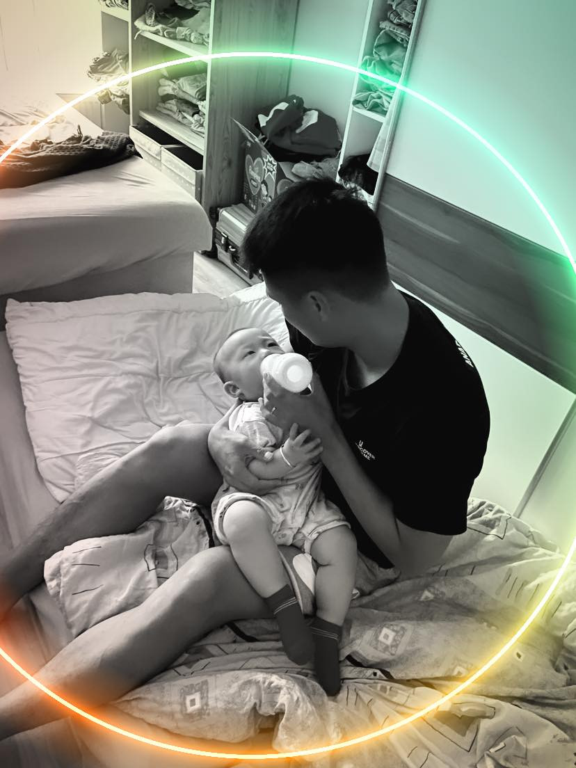 Về Mạc Hồng Quân, từ khi có vợ, anh trở thành người đàn ông của gia đình. Ông xã của Kỳ Hân được tiếng chiều vợ. Khi rãnh rỗi, Mạc Hồng Quân hỗ trợ bà xã chăm con.