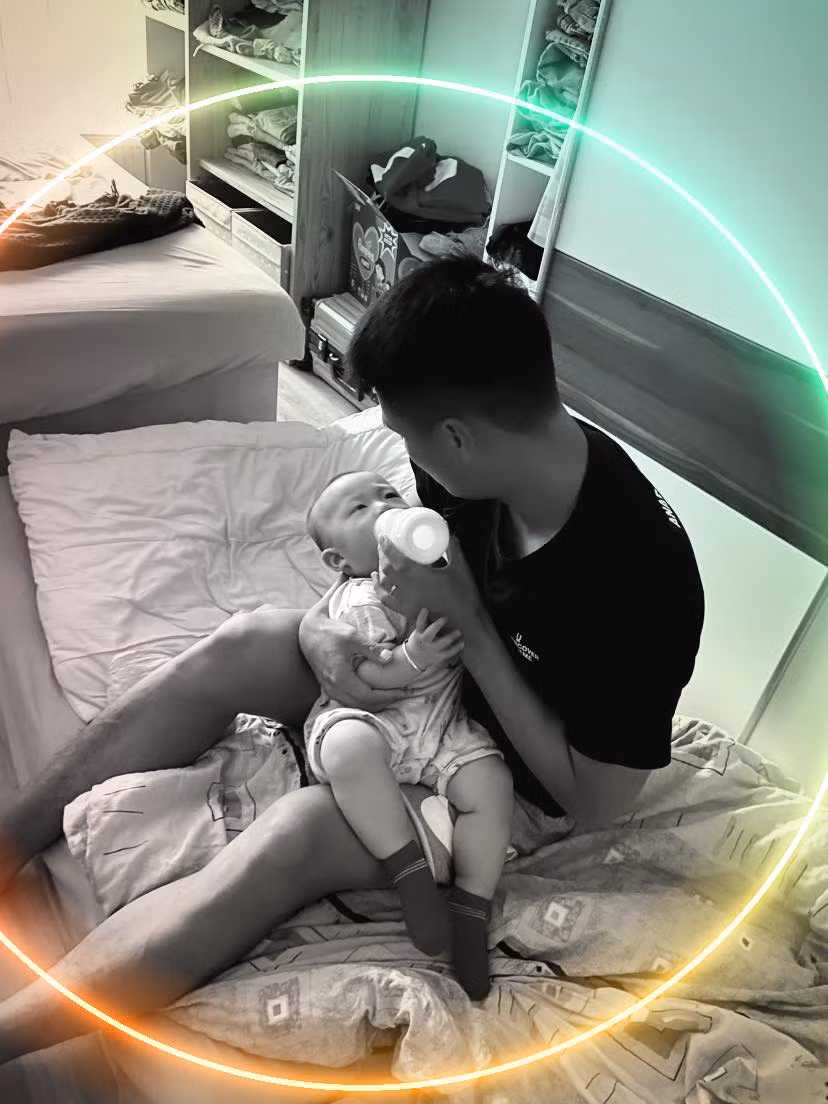 Về Mạc Hồng Quân, từ khi có vợ, anh trở thành người đàn ông của gia đình. Ông xã của Kỳ Hân được tiếng chiều vợ. Khi rãnh rỗi, Mạc Hồng Quân hỗ trợ bà xã chăm con.