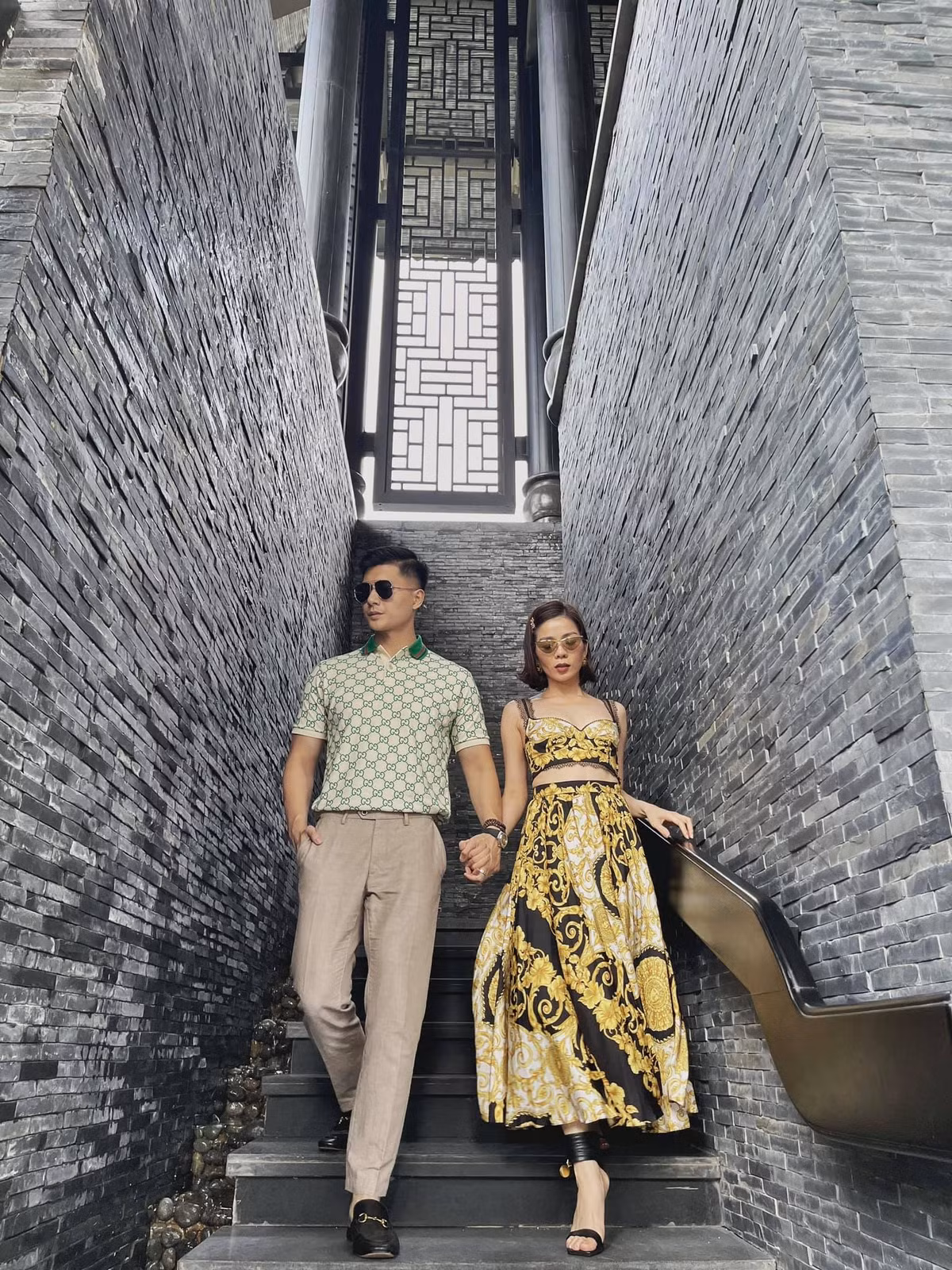 Từ khi hẹn hò tình trẻ Lâm Bảo Châu dường như sóng gió đến với nữ ca sĩ nhiều hơn. Mối tình của cặp đôi được nhiều fan ủng hộ nhưng cũng không ít người buông lời mỉa mai.