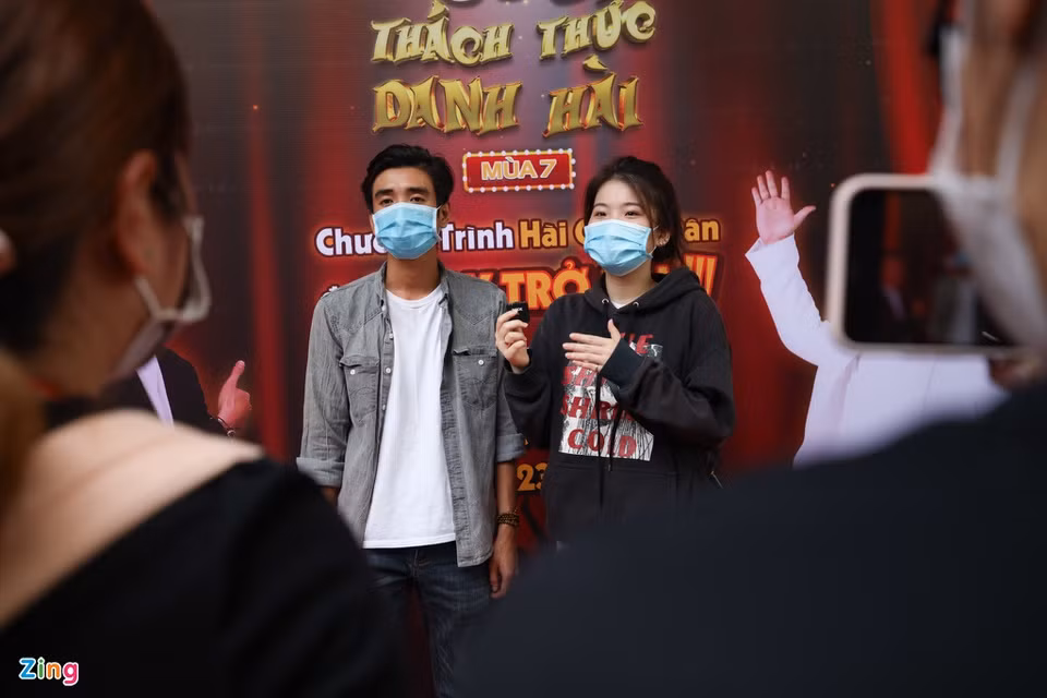 Theo Khương Dừa, khó khăn lớn nhất của Thách thức danh hài là tìm kiếm thí sinh. Anh đánh giá thí sinh hài khó tìm hơn các lĩnh vực khác. Năm nay, danh hài Hoài Linh và Minh Nhí sẽ ngồi ghế nóng chương trình mùa thứ 7.