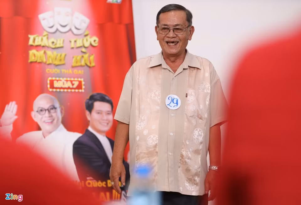 Ông Nguyễn Hữu Hiệp (quận Gò Vấp, TP.HCM) năm nay 68 tuổi. Ông là thí sinh lớn tuổi nhất trong buổi casting Thách thức danh hài ngày 7/5. Tuy nhiên, phần dự thi của ông không tạo được tiếng cười cho các giám khảo. Đạo diễn Khương Dừa dành thời gian để phân tích và đưa ra lời khuyên trong lối diễn của thí sinh 68 tuổi.