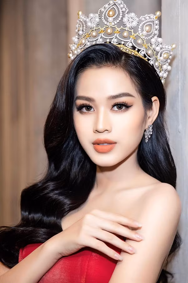 Cuộc thi Miss World diễn ra năm 2021 với sự tham gia của nhiều người đẹp đến từ các quốc gia trên thế giới. Không ít mỹ nhân là đối thủ của Hoa hậu Việt Nam Đỗ Thị Hà đã lộ diện.