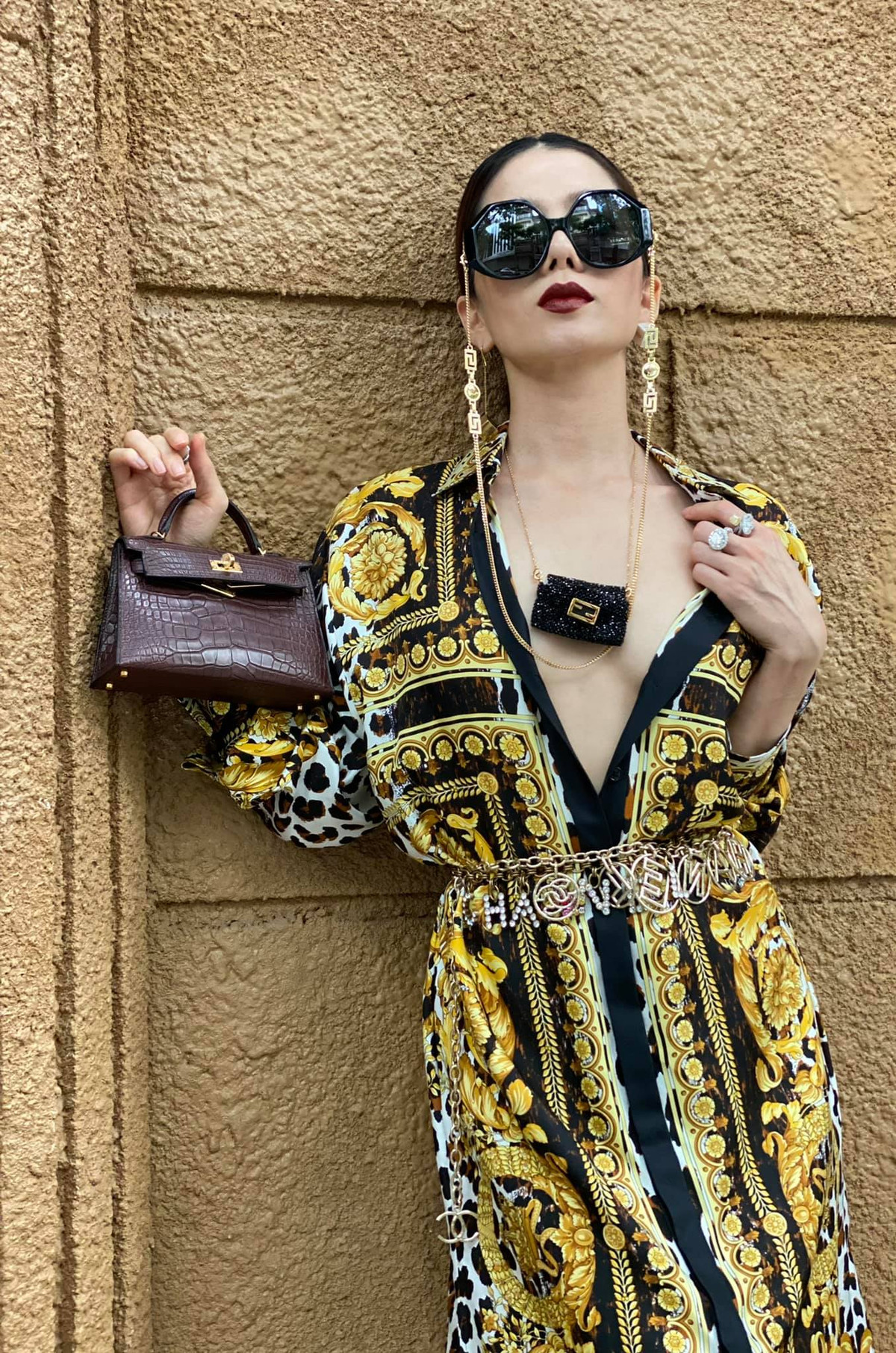 Tuy nhiên, không ít lần Lệ Quyên bị phản ứng vì khoe thân quá đà.