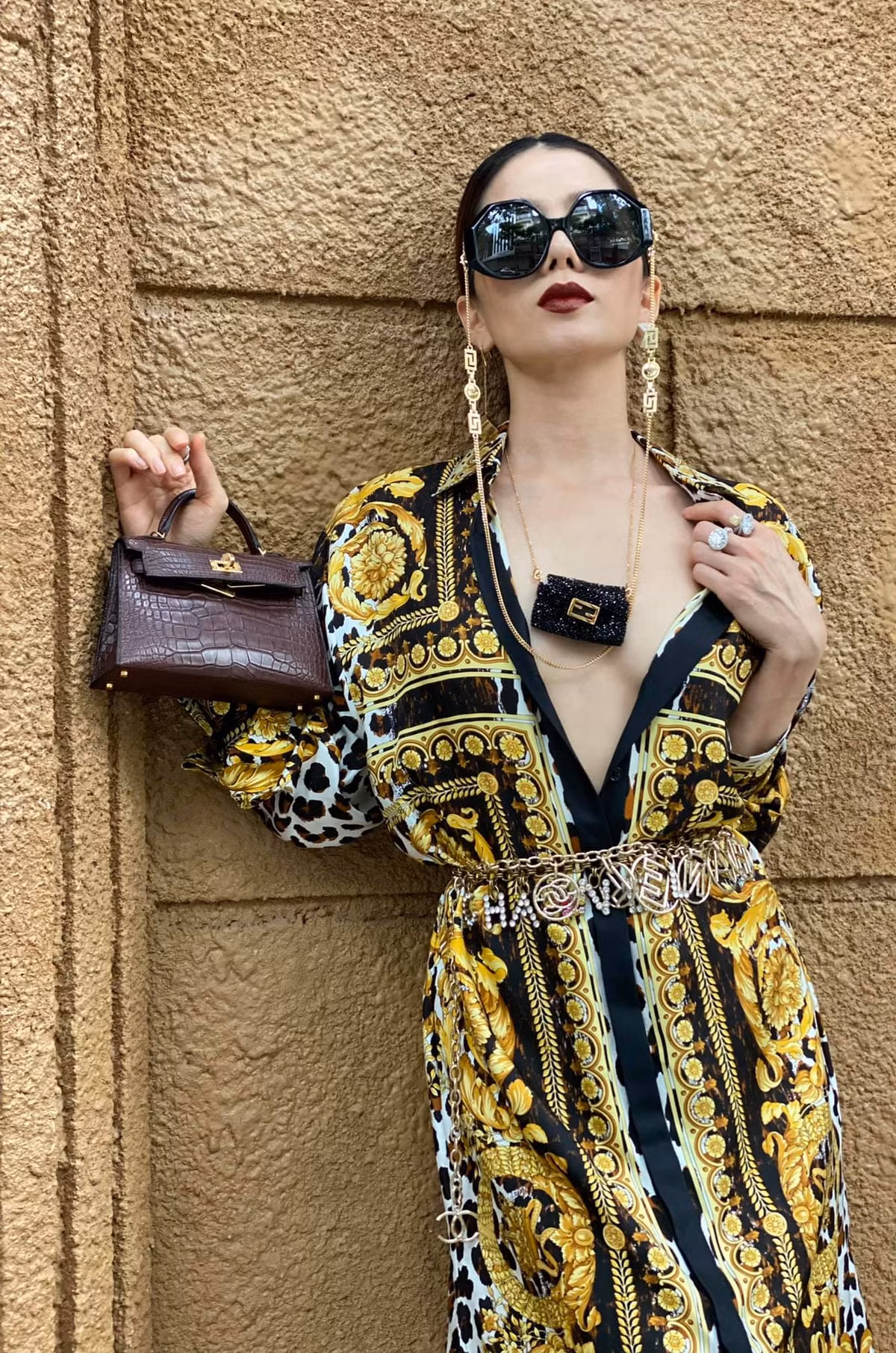 Tuy nhiên, không ít lần Lệ Quyên bị phản ứng vì khoe thân quá đà.