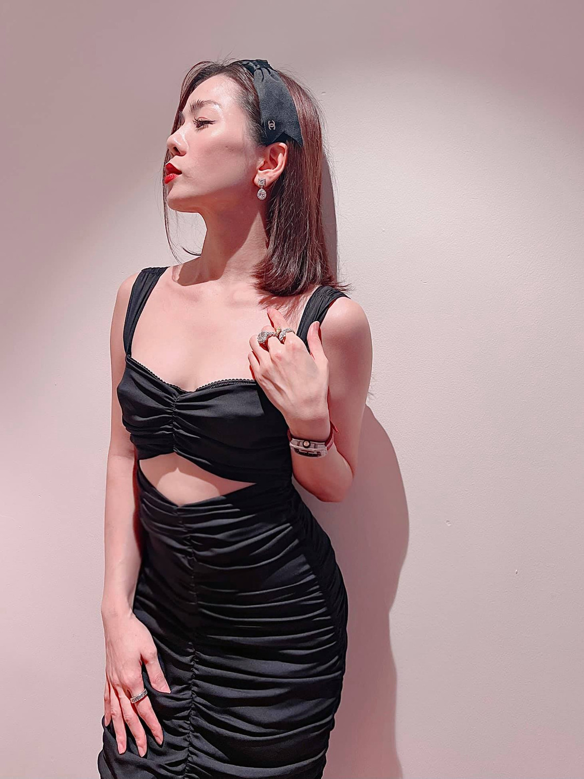 Thậm chí nữ ca sĩ từng bị chê ngực lép "như đàn ông".