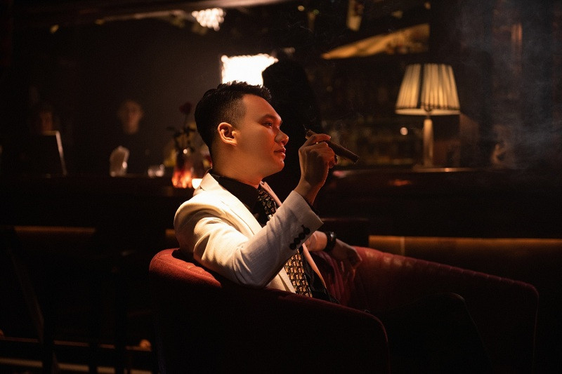 Sau hơn 1 năm kể từ sản phẩm âm nhạc gần nhất, ca sĩ Khắc Việt đã trở lại với MV mới mang tên “Hiện đại”.