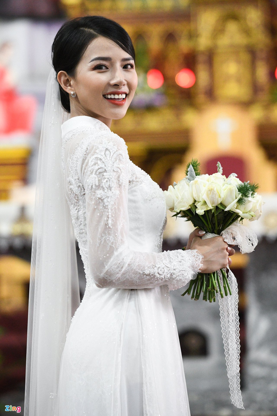 Phan Mạnh Quỳnh và Khánh Vy hẹn hò từ năm 2015, khi nam ca sĩ nổi lên với ca khúc Vợ người ta. Theo chia sẻ của Khánh Vy, anh chính là người chủ động làm quen, theo đuổi cô sau khi hai người gặp nhau trong một buổi chụp hình. Vợ nam ca sĩ đã suy nghĩ khoảng một tháng trước khi nhận lời yêu.