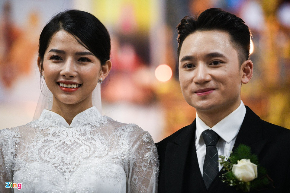 Cuối buổi thánh lễ hôn phối, Phan Mạnh Quỳnh cũng gửi lời cảm ơn cha mẹ hai bên. Anh cũng chia sẻ một số cảm xúc về cô dâu.