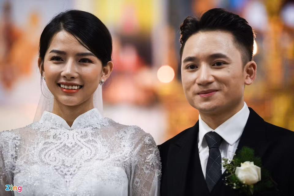 Cuối buổi thánh lễ hôn phối, Phan Mạnh Quỳnh cũng gửi lời cảm ơn cha mẹ hai bên. Anh cũng chia sẻ một số cảm xúc về cô dâu.